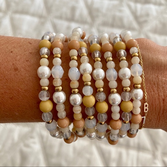 MULTI STRAND BEAD BRACELET IN WHITE TAN AND GOLD - Picture 2 of 7